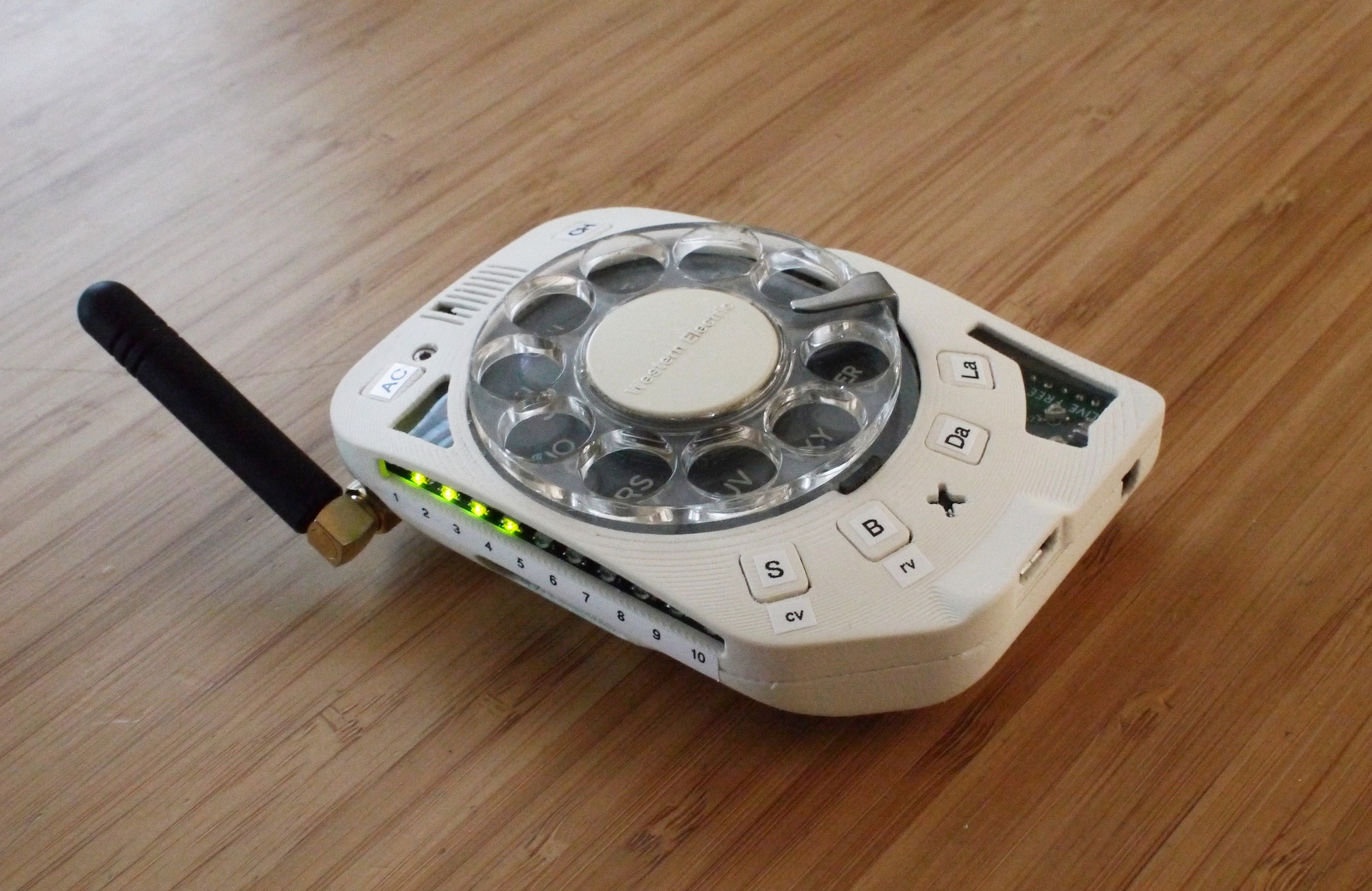 New York Engineer Builds a Distraction-Free Phone with Rotary Dials